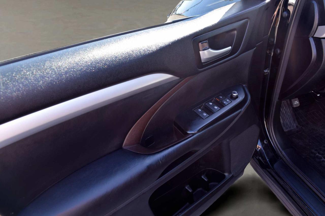 2018 Toyota Highlander XLE LEATHER NAVI SUNROOF Photo