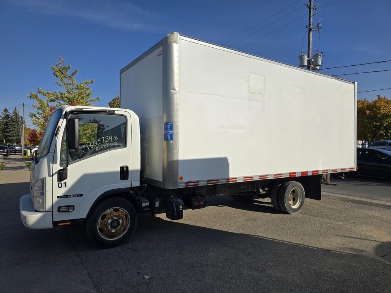 2020 Isuzu NRR DSL REG AT NRR - 20Ft Box + Ramp - Diesel - Certified Photo3