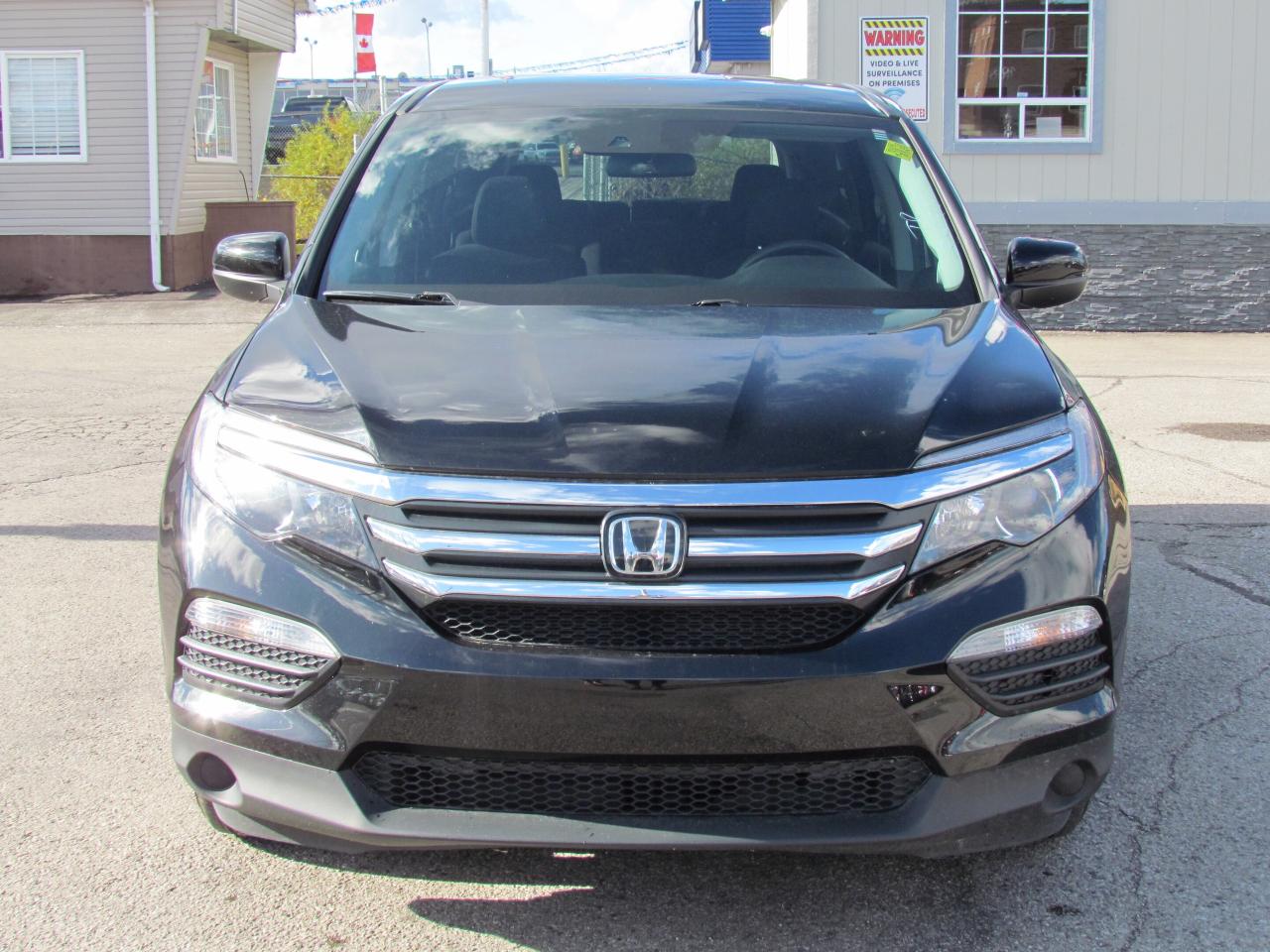 2017 Honda Pilot AWD LX 8 PASS HEATED SEATS WE FINANCE ALL CREDIT! Photo