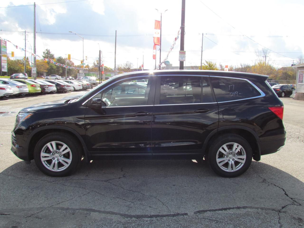 2017 Honda Pilot AWD LX 8 PASS HEATED SEATS WE FINANCE ALL CREDIT! Photo