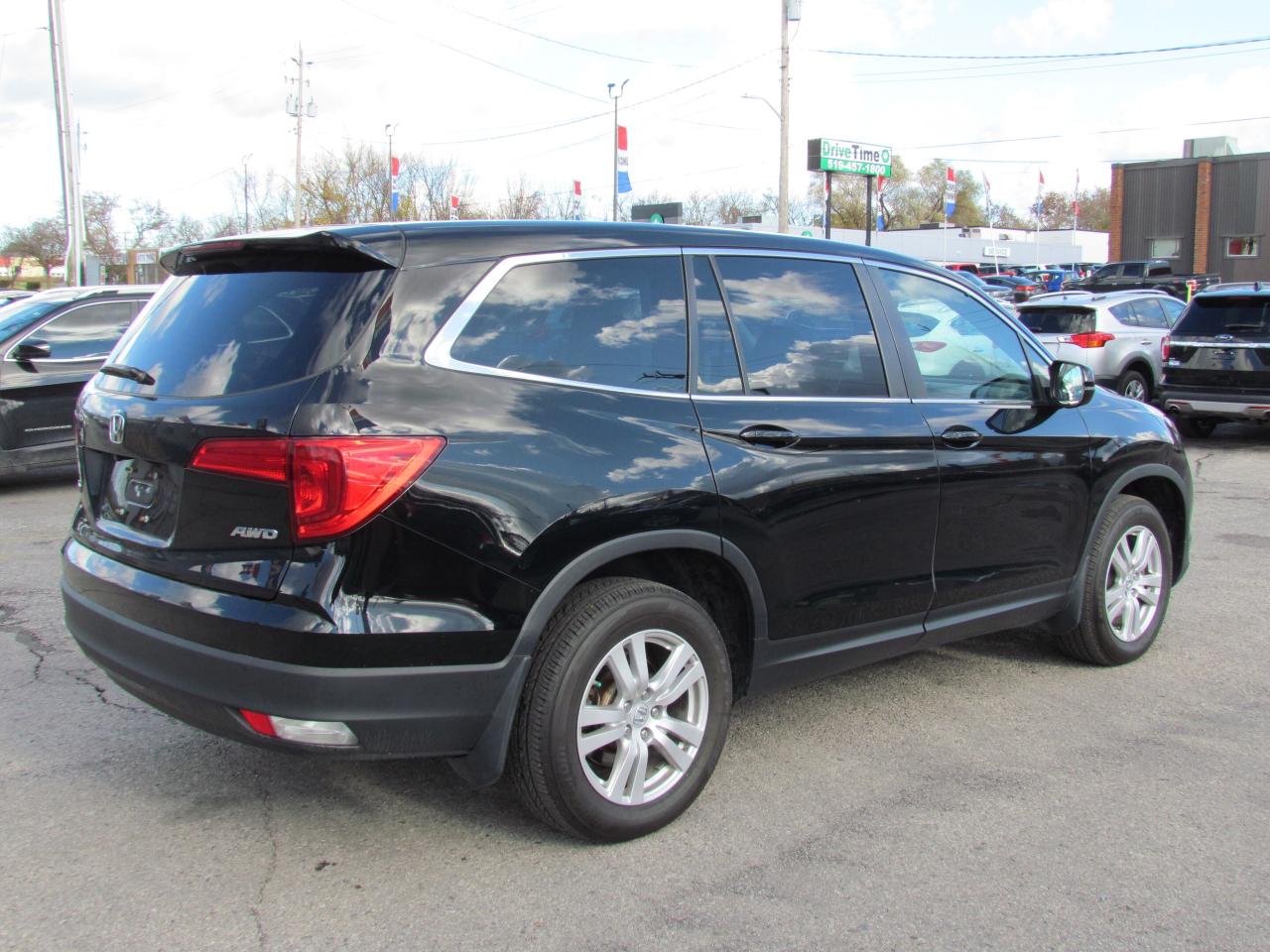 2017 Honda Pilot AWD LX 8 PASS HEATED SEATS WE FINANCE ALL CREDIT! Photo