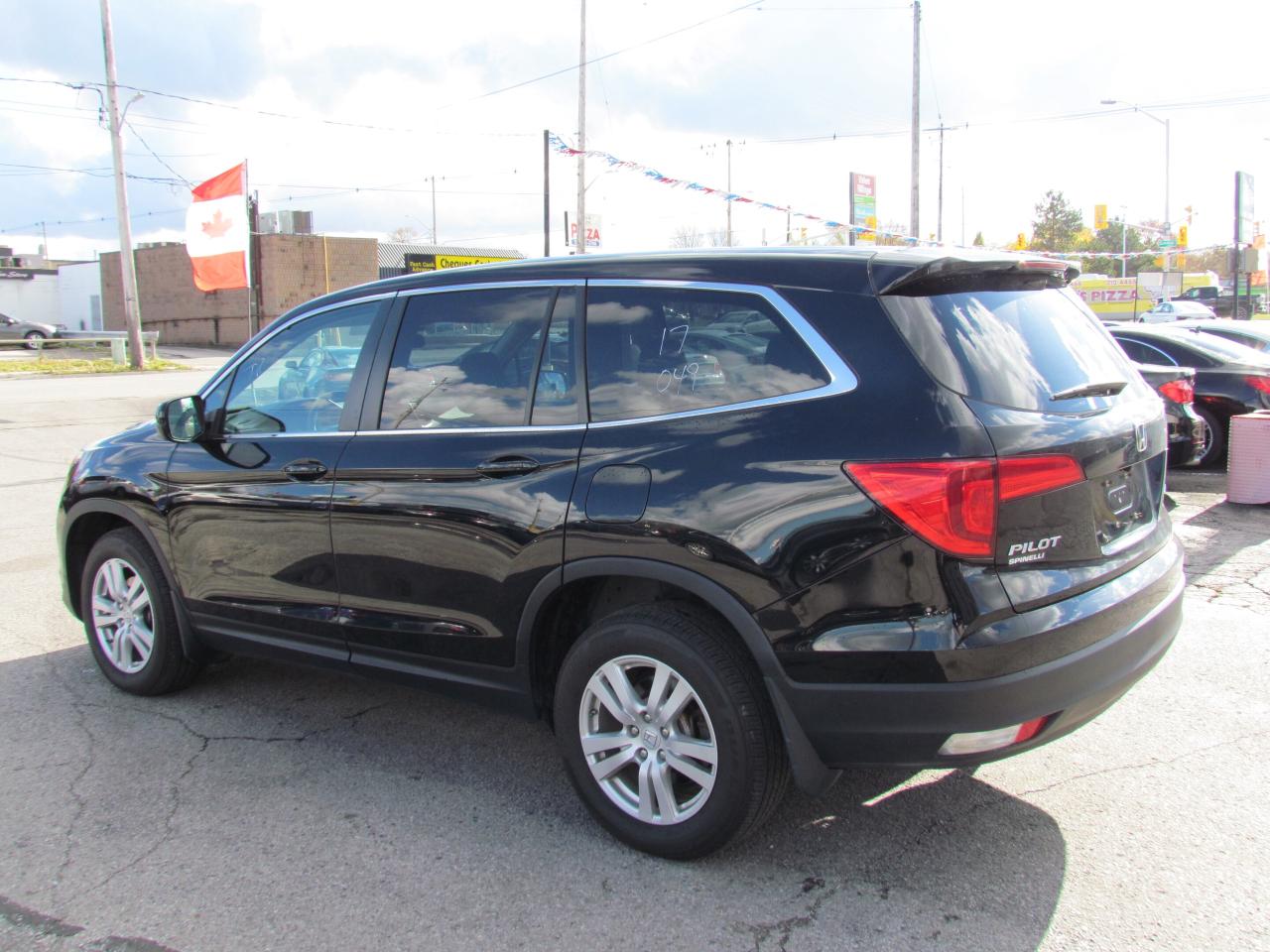 2017 Honda Pilot AWD LX 8 PASS HEATED SEATS WE FINANCE ALL CREDIT! Photo