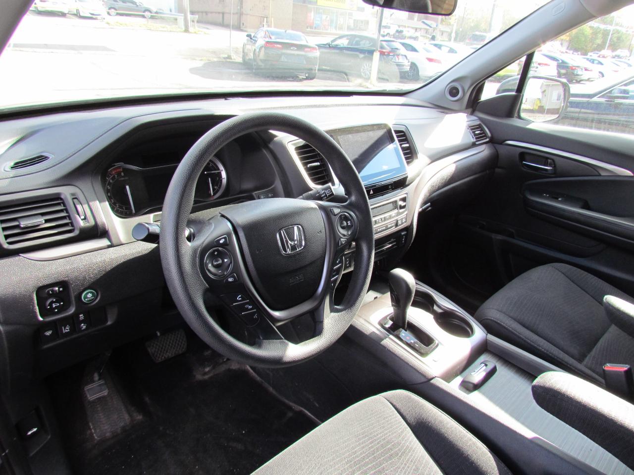 2017 Honda Pilot AWD LX 8 PASS HEATED SEATS WE FINANCE ALL CREDIT! Photo