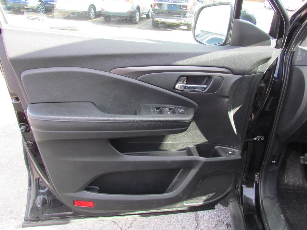 2017 Honda Pilot AWD LX 8 PASS HEATED SEATS WE FINANCE ALL CREDIT! Photo