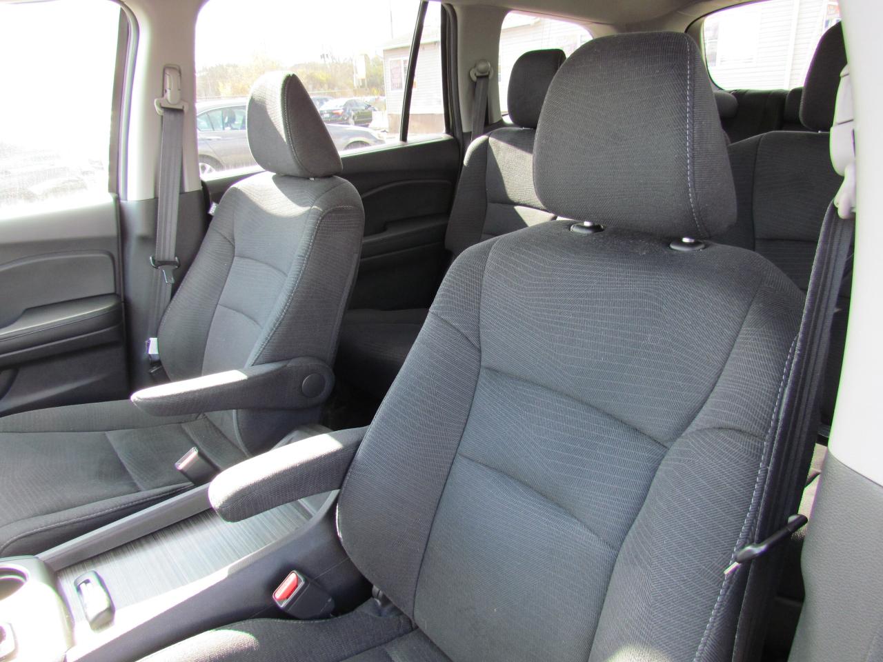 2017 Honda Pilot AWD LX 8 PASS HEATED SEATS WE FINANCE ALL CREDIT! Photo