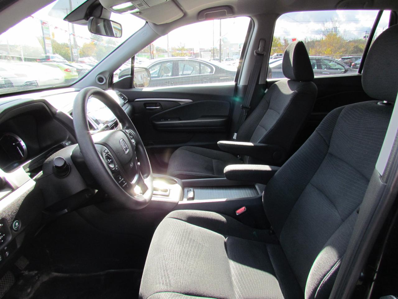 2017 Honda Pilot AWD LX 8 PASS HEATED SEATS WE FINANCE ALL CREDIT! Photo