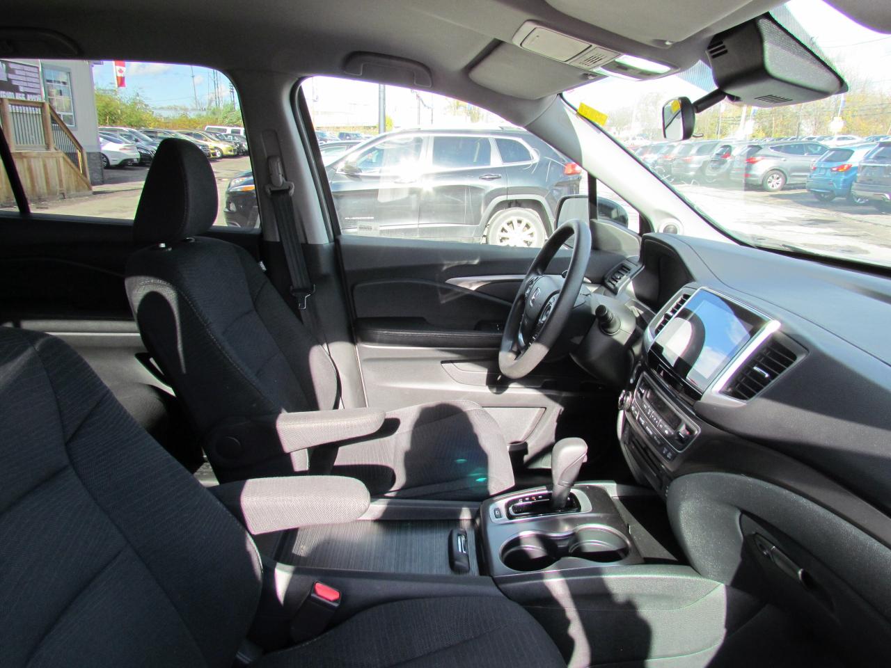 2017 Honda Pilot AWD LX 8 PASS HEATED SEATS WE FINANCE ALL CREDIT! Photo