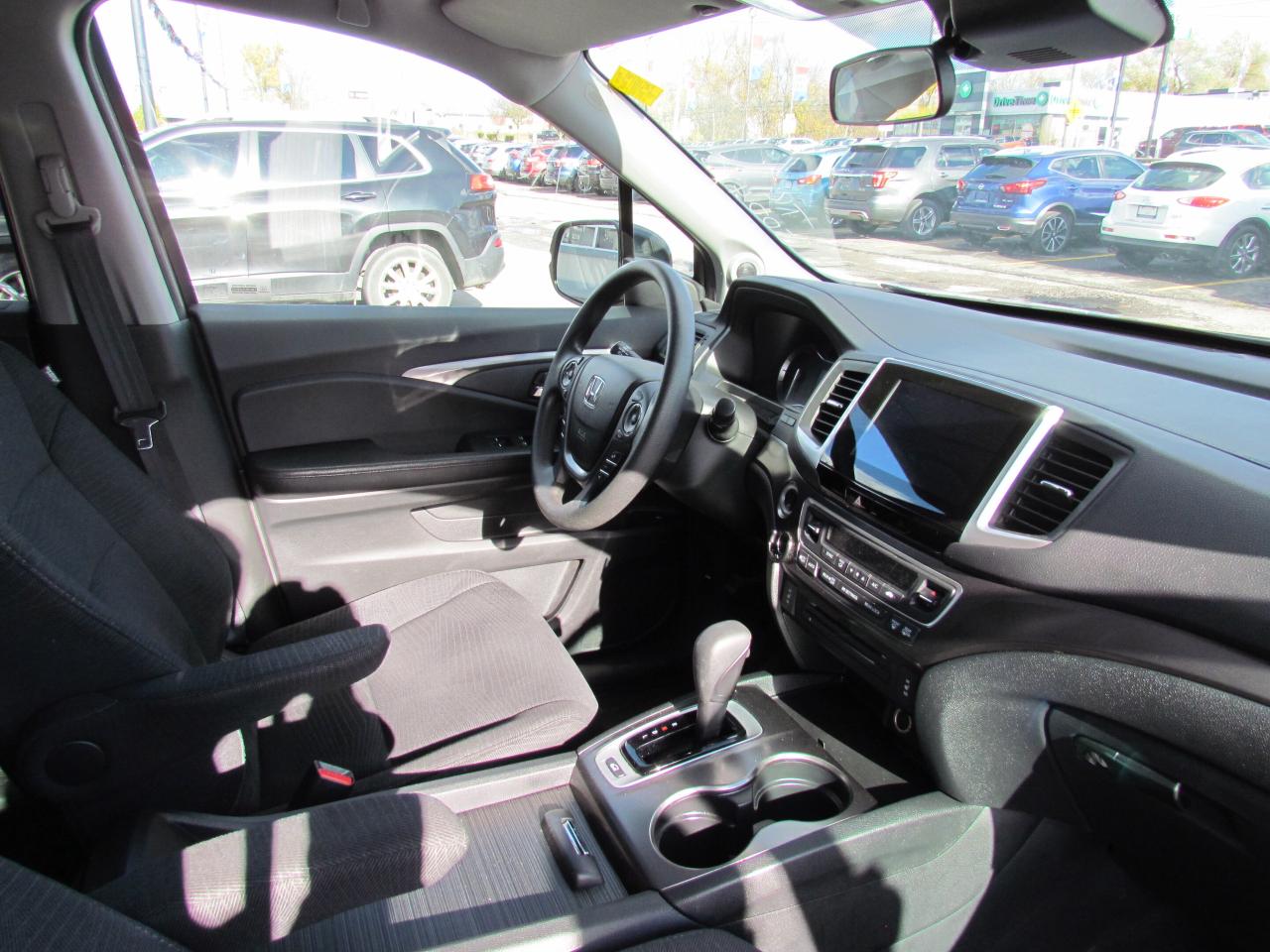 2017 Honda Pilot AWD LX 8 PASS HEATED SEATS WE FINANCE ALL CREDIT! Photo