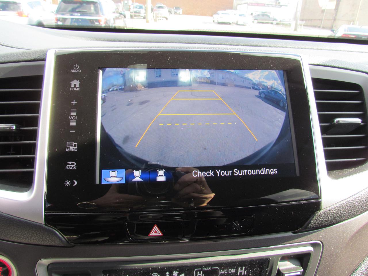 2017 Honda Pilot AWD LX 8 PASS HEATED SEATS WE FINANCE ALL CREDIT! Photo