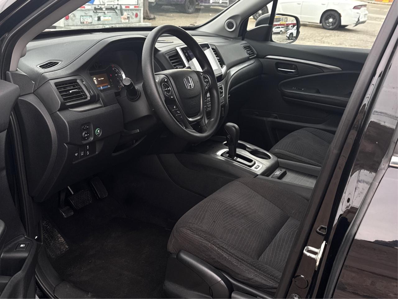 2017 Honda Pilot AWD LX 8 PASS HEATED SEATS WE FINANCE ALL CREDIT! Photo