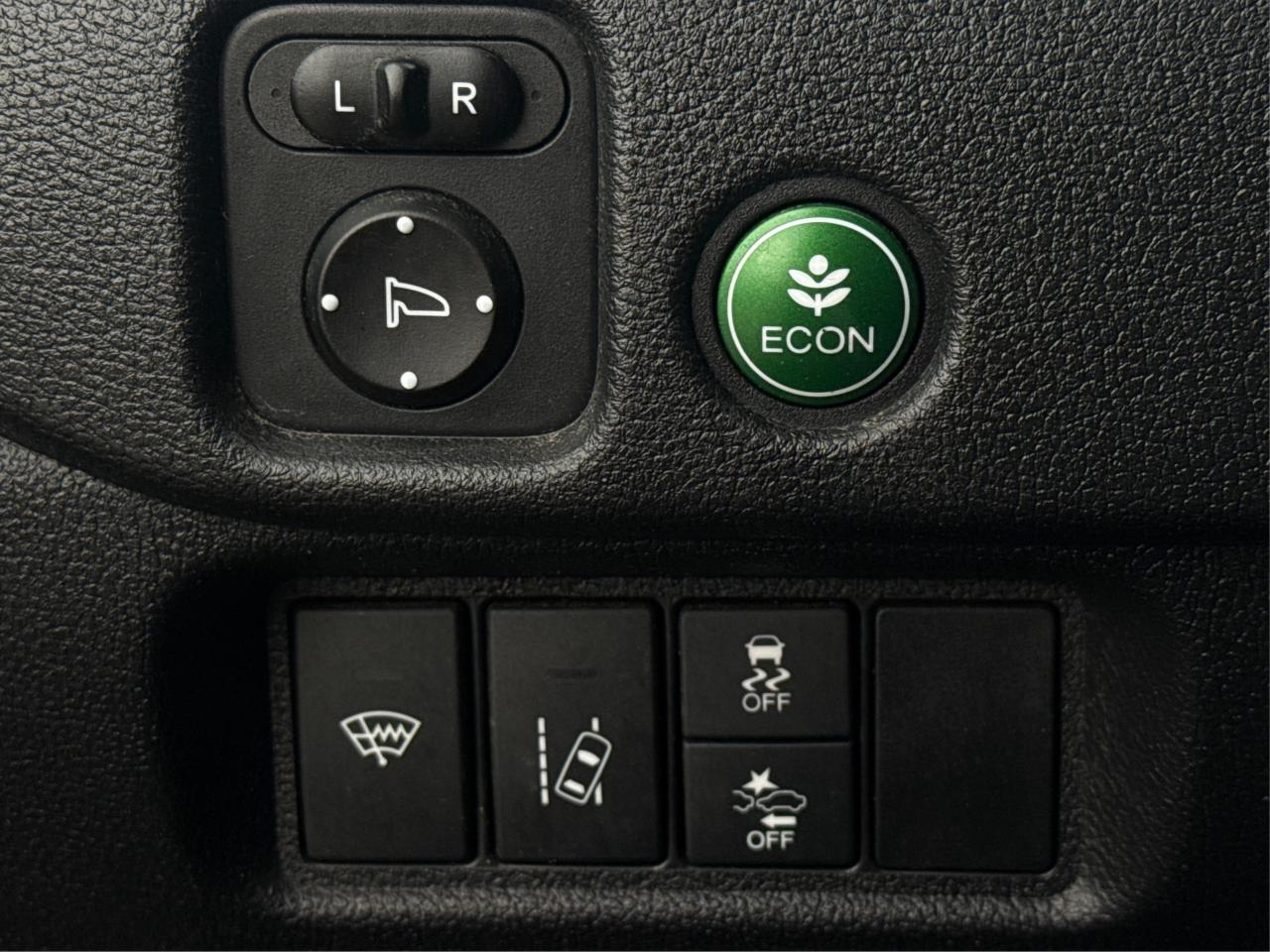 2017 Honda Pilot AWD LX 8 PASS HEATED SEATS WE FINANCE ALL CREDIT! Photo