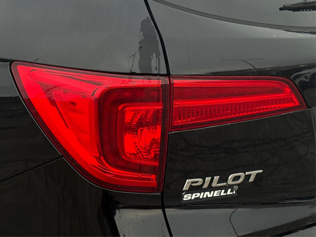 2017 Honda Pilot AWD LX 8 PASS HEATED SEATS WE FINANCE ALL CREDIT! Photo