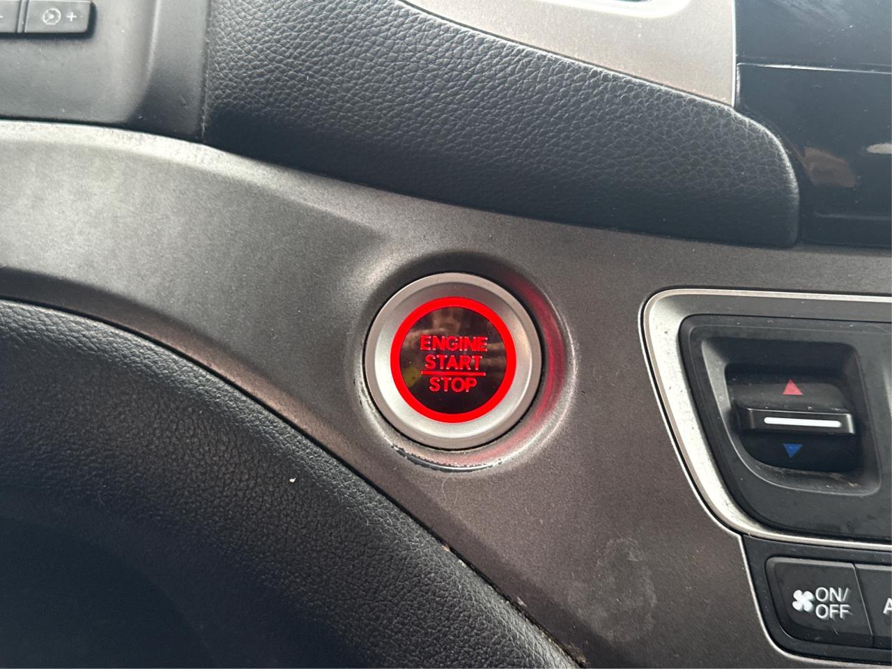 2017 Honda Pilot AWD LX 8 PASS HEATED SEATS WE FINANCE ALL CREDIT! Photo