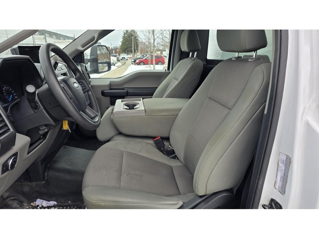 2021 Ford F-450 16Ft - Maxon Lift Gate - Diesel - Low Km Photo