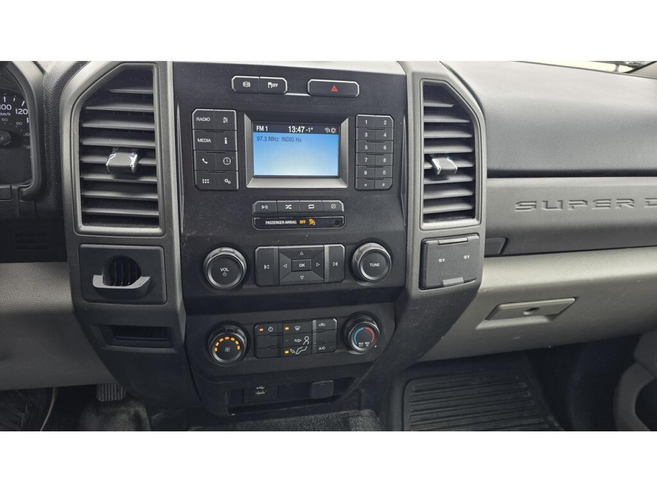 2021 Ford F-450 16Ft - Maxon Lift Gate - Diesel - Low Km Photo