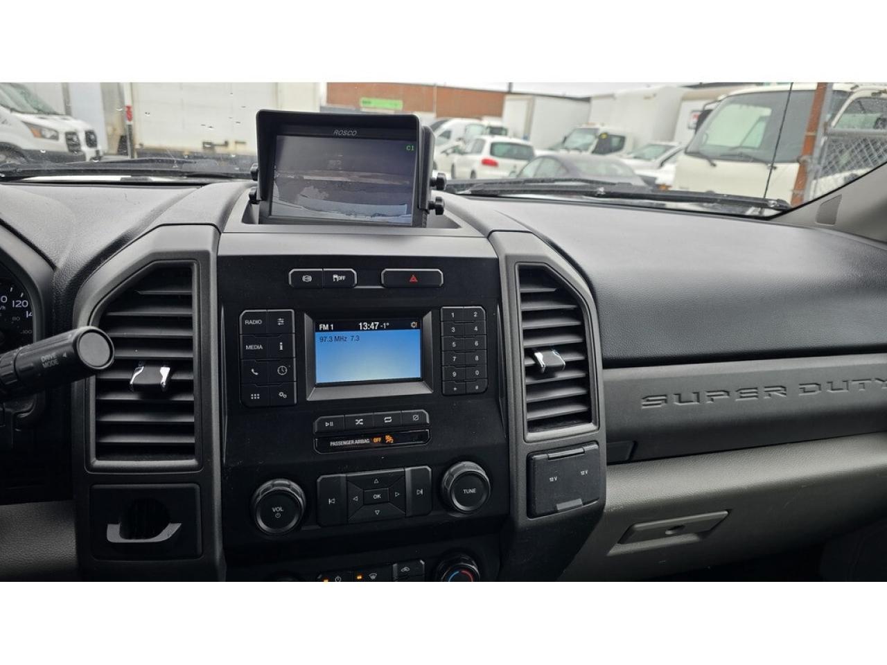 2021 Ford F-450 16Ft - Maxon Lift Gate - Diesel - Low Km Photo