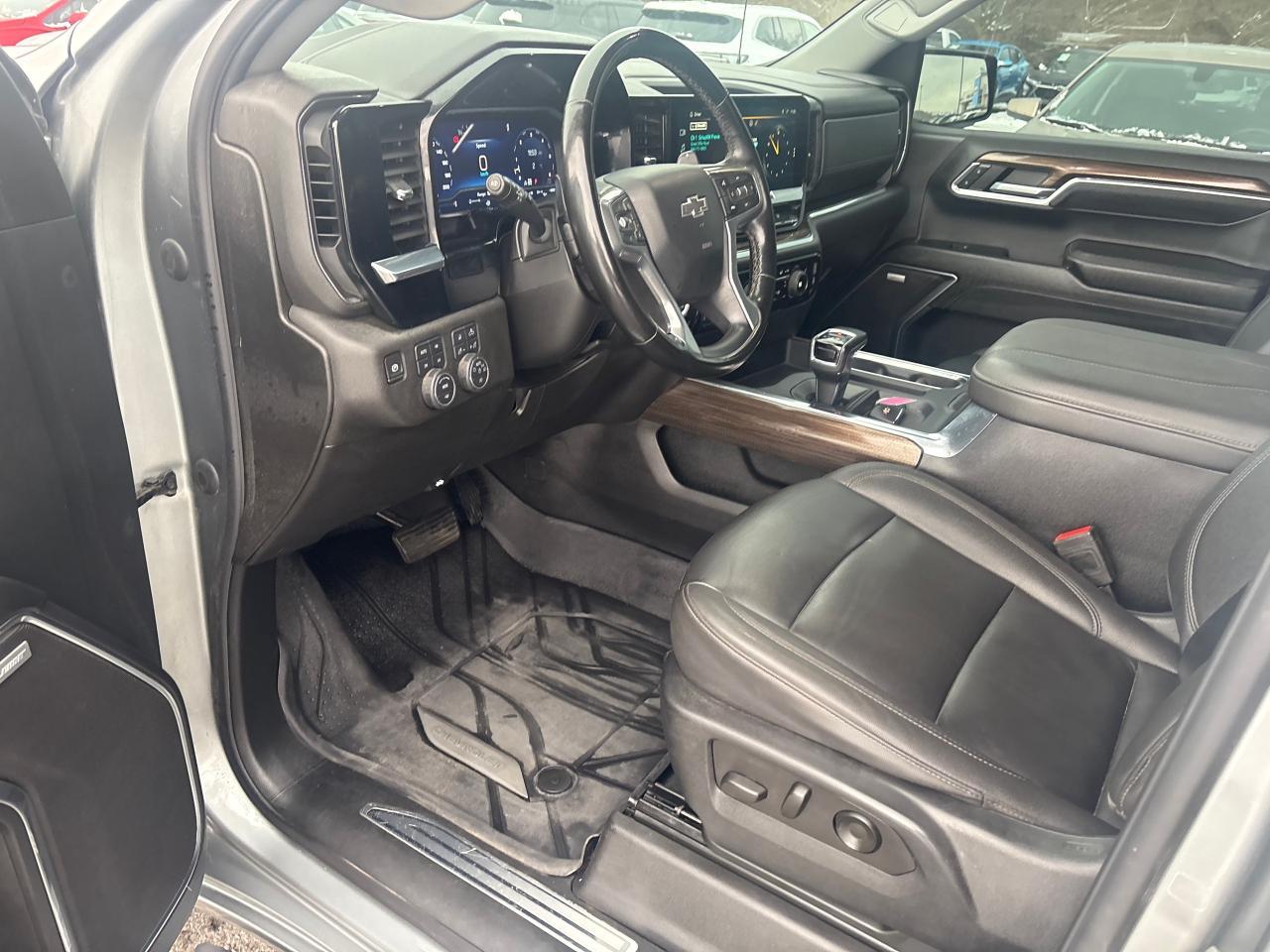 2023 Chevrolet Silverado 1500 RST Crew + 5.3L + Leather + Sunroof Photo