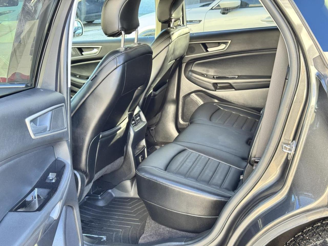 2019 Ford Edge SEL AWD/ WINTER TIRES INCL TOO/ ONLY 92K/ MUST SEE Photo