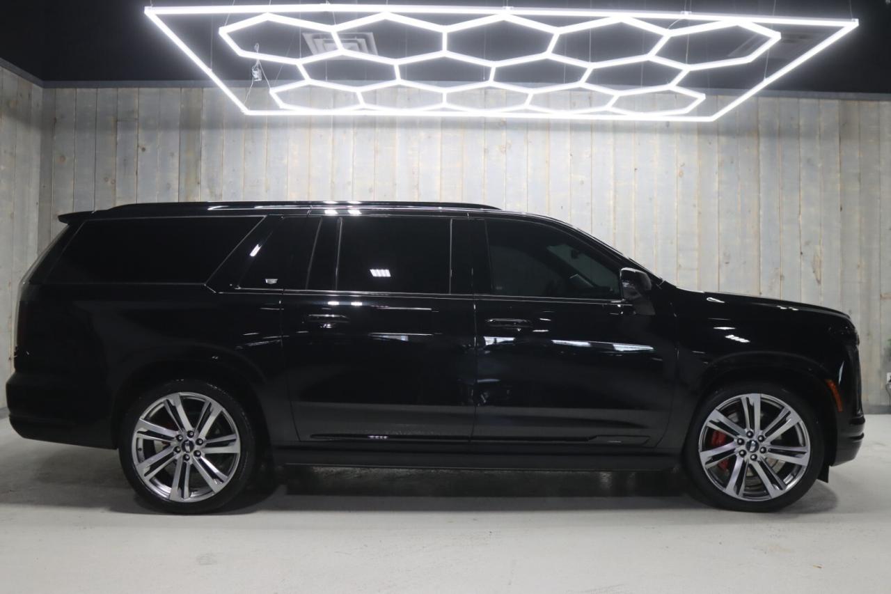 2025 Cadillac Escalade ESV ESV SPORT PLATINUM BREMBO BRAKES 24 WHEELS PERFORM Photo