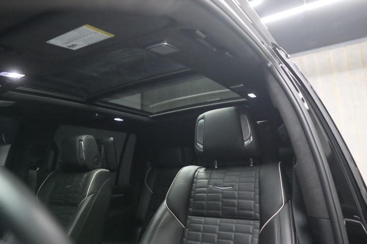 2025 Cadillac Escalade ESV ESV SPORT PLATINUM BREMBO BRAKES 24 WHEELS PERFORM Photo