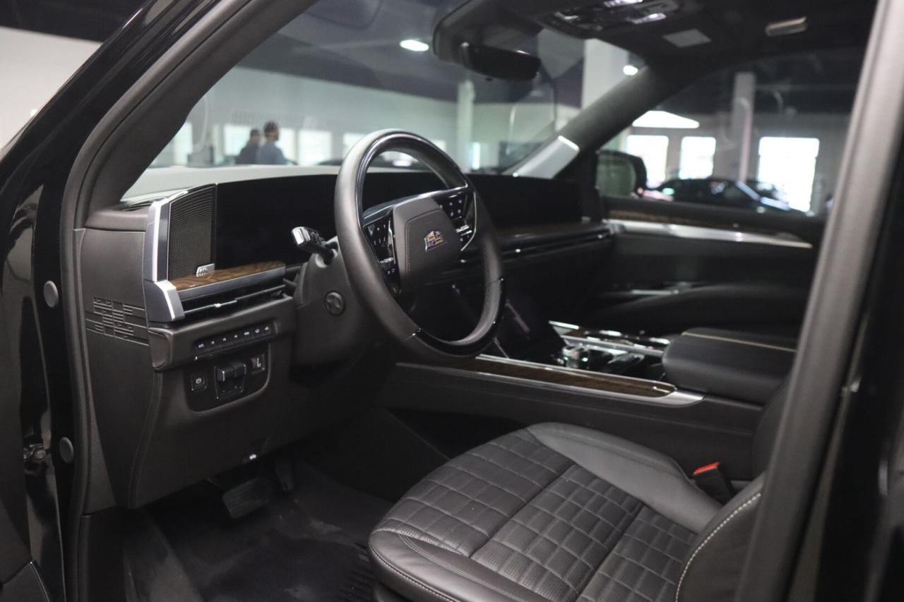 2025 Cadillac Escalade ESV ESV SPORT PLATINUM BREMBO BRAKES 24 WHEELS PERFORM Photo