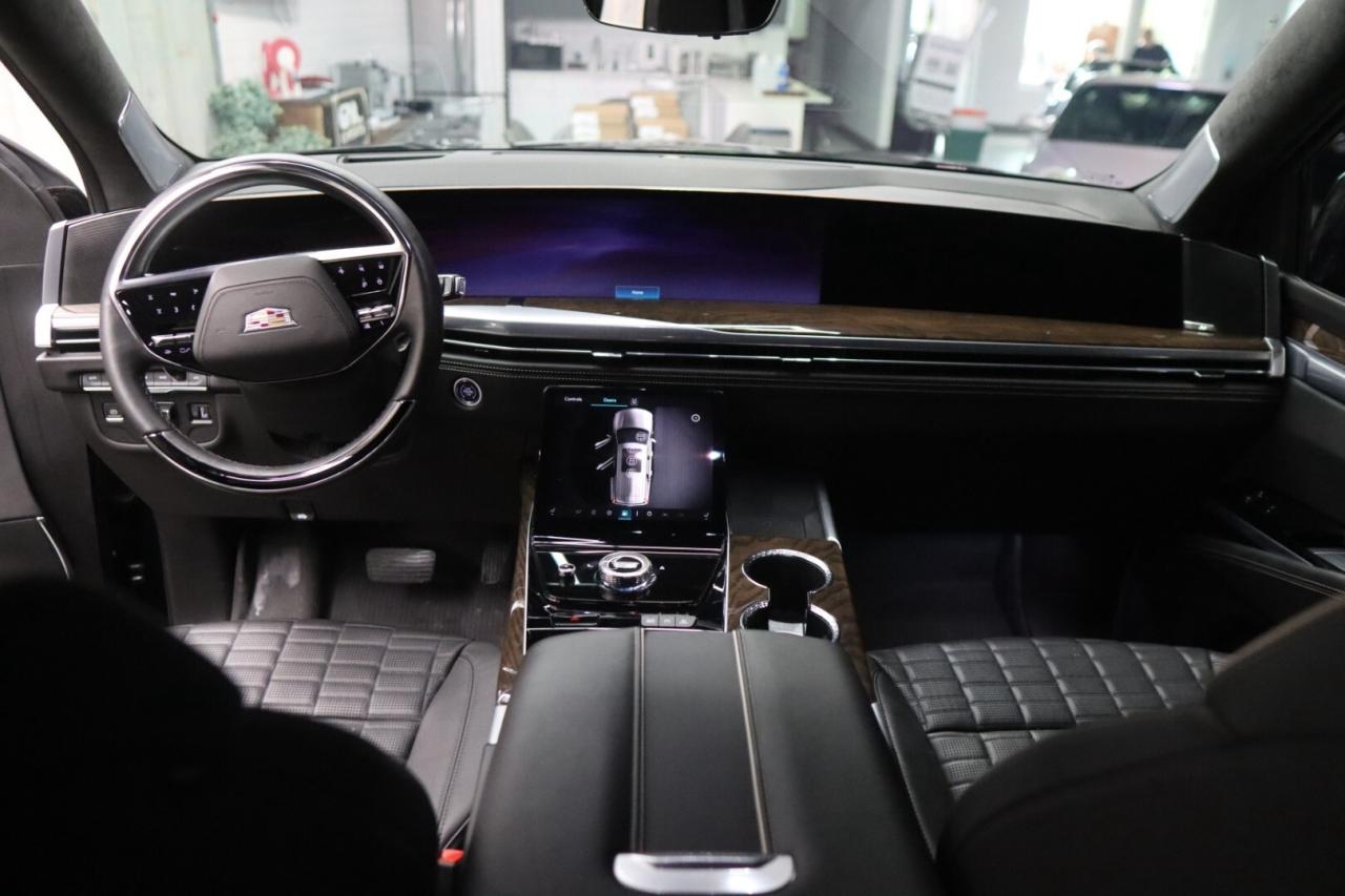 2025 Cadillac Escalade ESV ESV SPORT PLATINUM BREMBO BRAKES 24 WHEELS PERFORM Photo