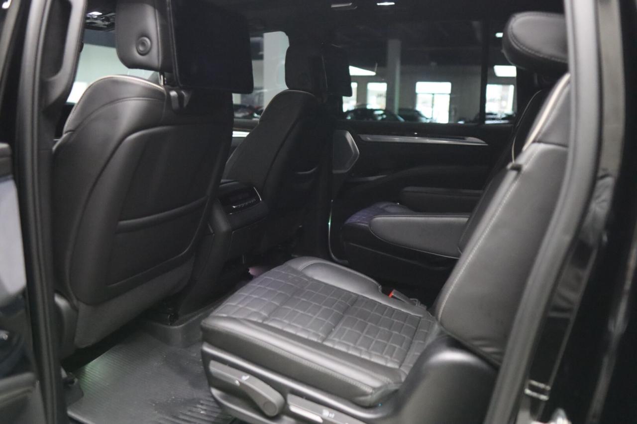 2025 Cadillac Escalade ESV ESV SPORT PLATINUM BREMBO BRAKES 24 WHEELS PERFORM Photo