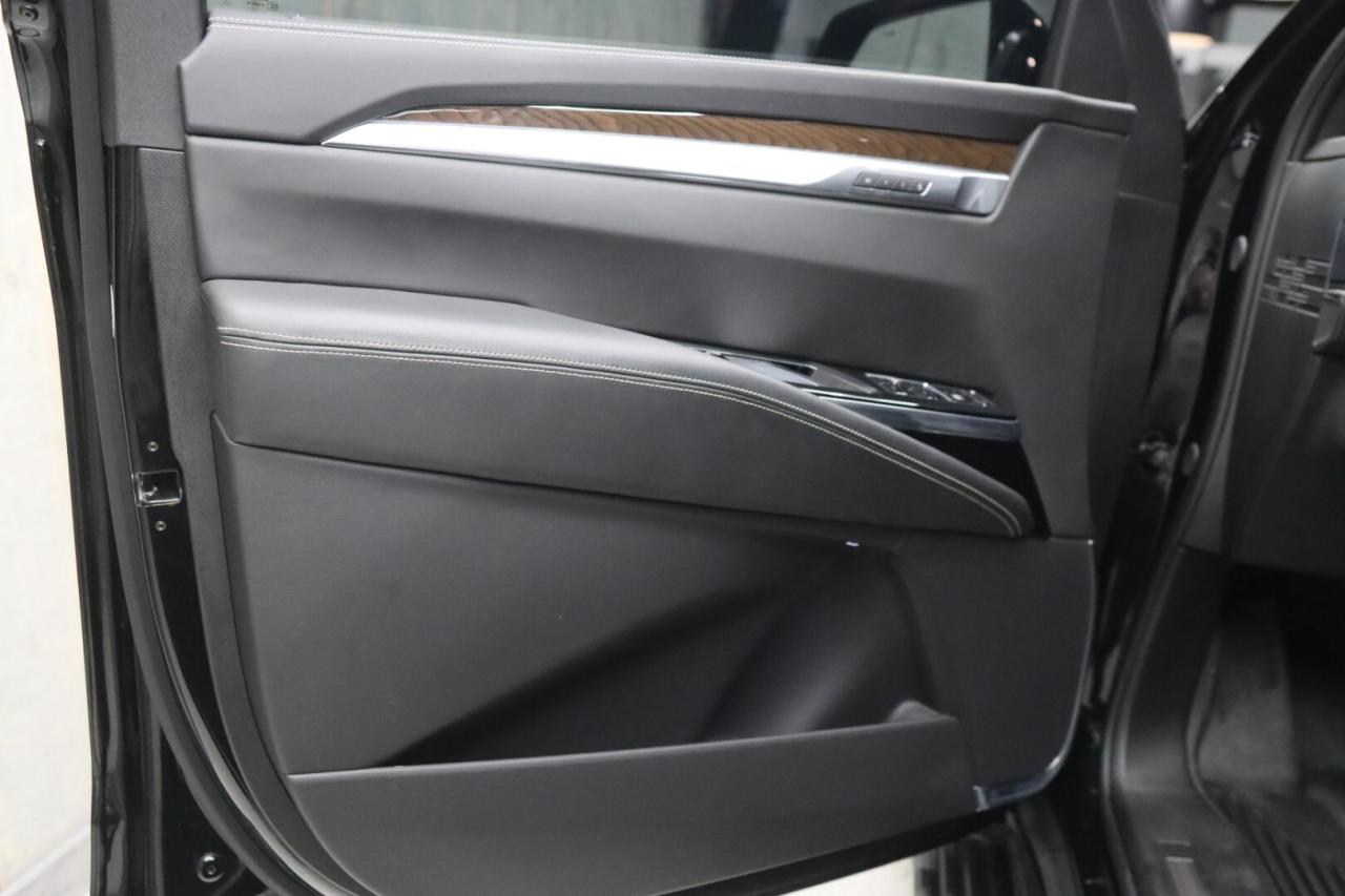 2025 Cadillac Escalade ESV ESV SPORT PLATINUM BREMBO BRAKES 24 WHEELS PERFORM Photo