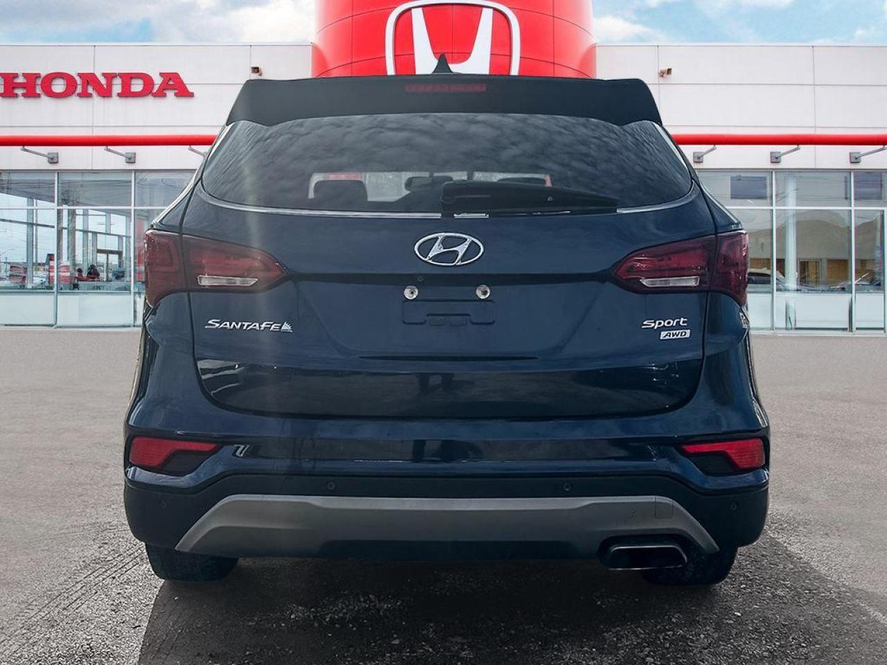2017 Hyundai Santa Fe Sport 2.4 Luxury Photo4