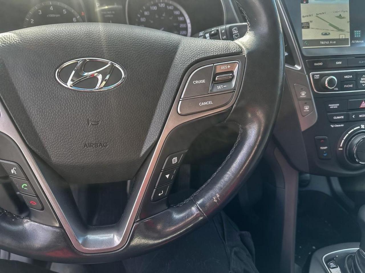 2017 Hyundai Santa Fe Sport 2.4 Luxury Photo