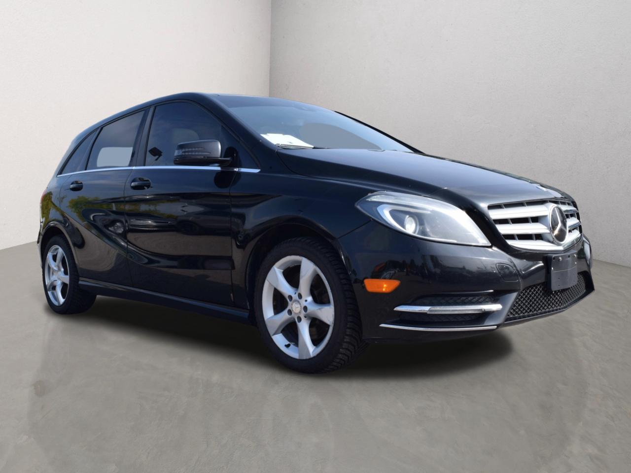 2014 Mercedes-Benz B-Class B250 Sports Tourer Panoramic Sunroof Back Up Camer Photo2