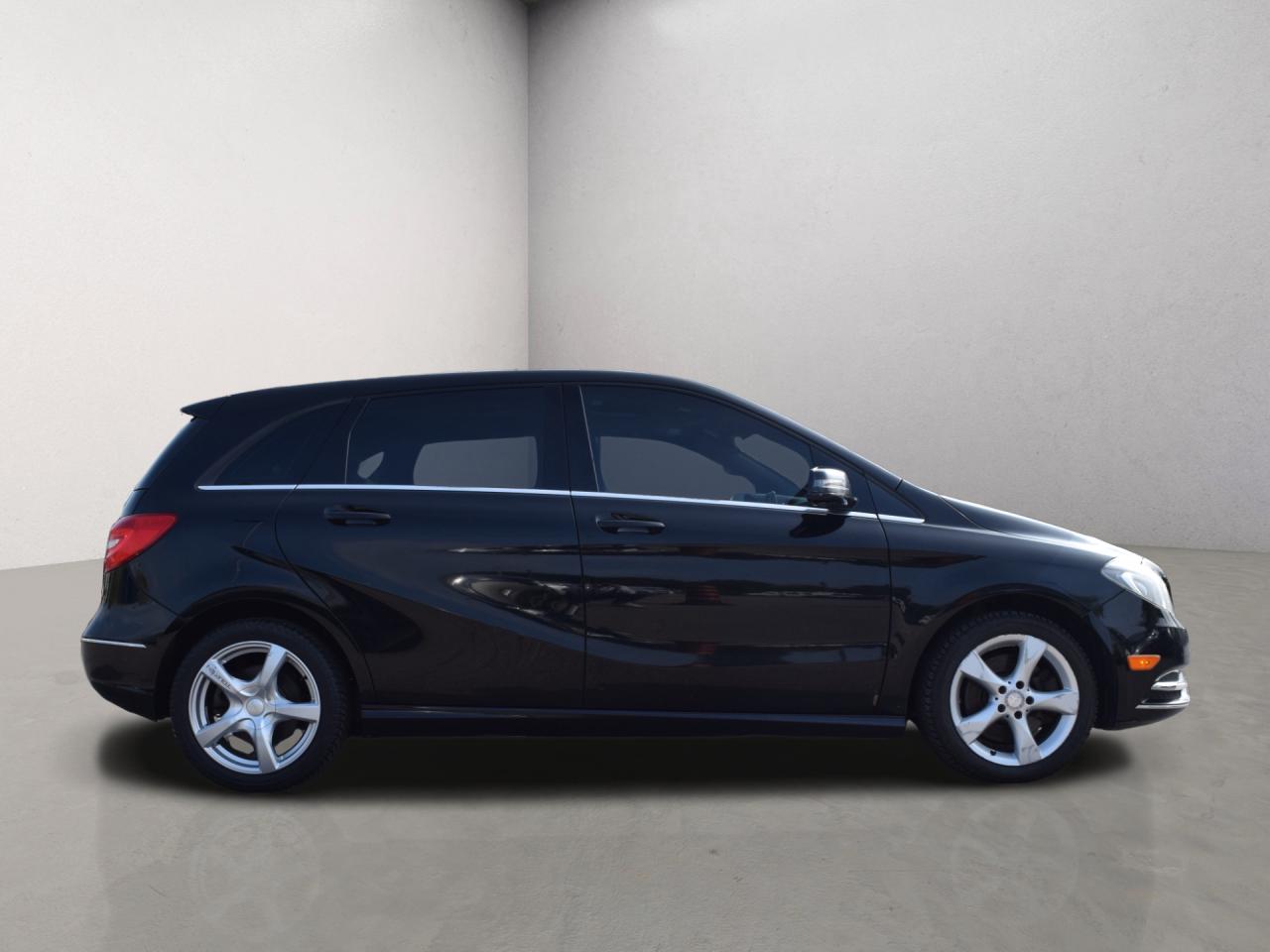 2014 Mercedes-Benz B-Class B250 Sports Tourer Panoramic Sunroof Back Up Camer Photo3