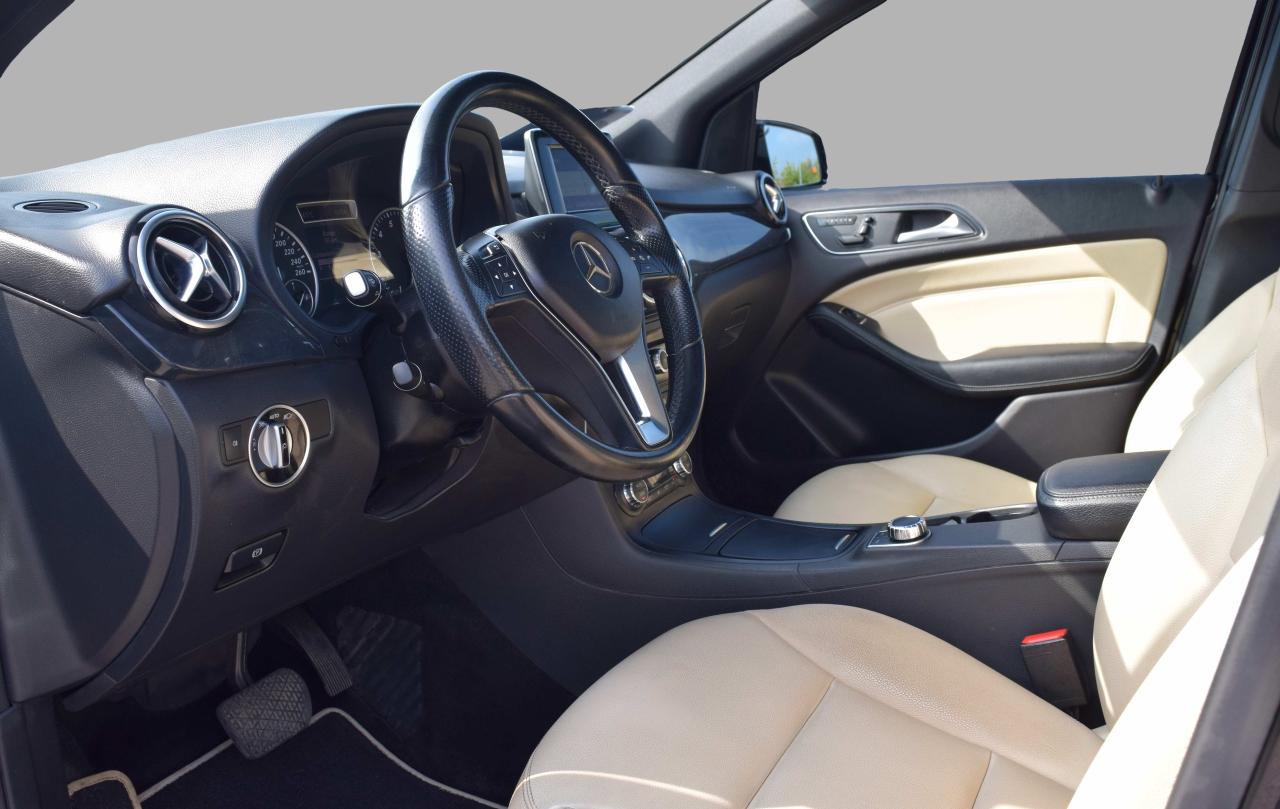 2014 Mercedes-Benz B-Class B250 Sports Tourer Panoramic Sunroof Back Up Camer Photo
