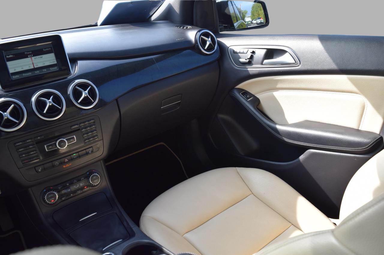 2014 Mercedes-Benz B-Class B250 Sports Tourer Panoramic Sunroof Back Up Camer Photo