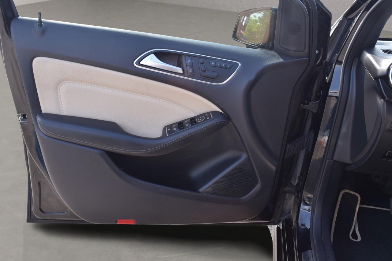 2014 Mercedes-Benz B-Class B250 Sports Tourer Panoramic Sunroof Back Up Camer Photo