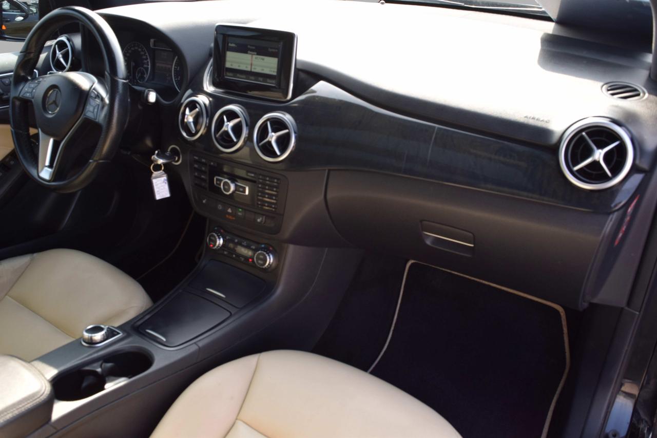 2014 Mercedes-Benz B-Class B250 Sports Tourer Panoramic Sunroof Back Up Camer Photo