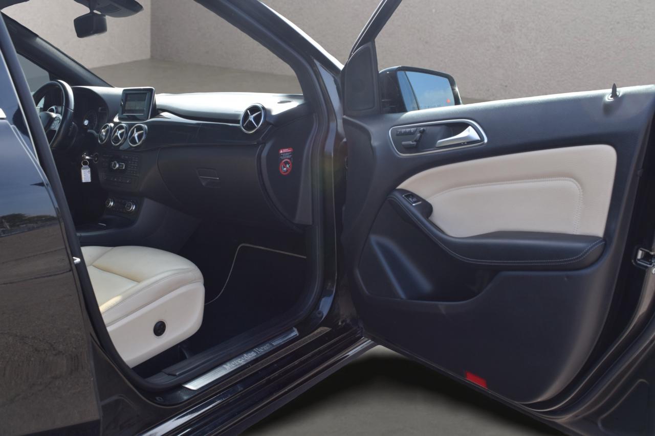 2014 Mercedes-Benz B-Class B250 Sports Tourer Panoramic Sunroof Back Up Camer Photo