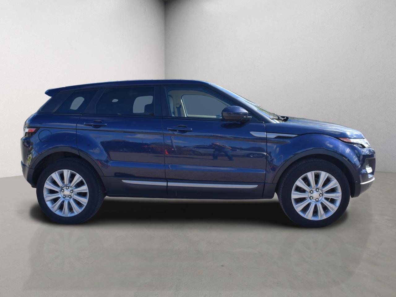 2015 Land Rover Range Rover Evoque Pure City Panoramic Sunroof Navigation Photo3