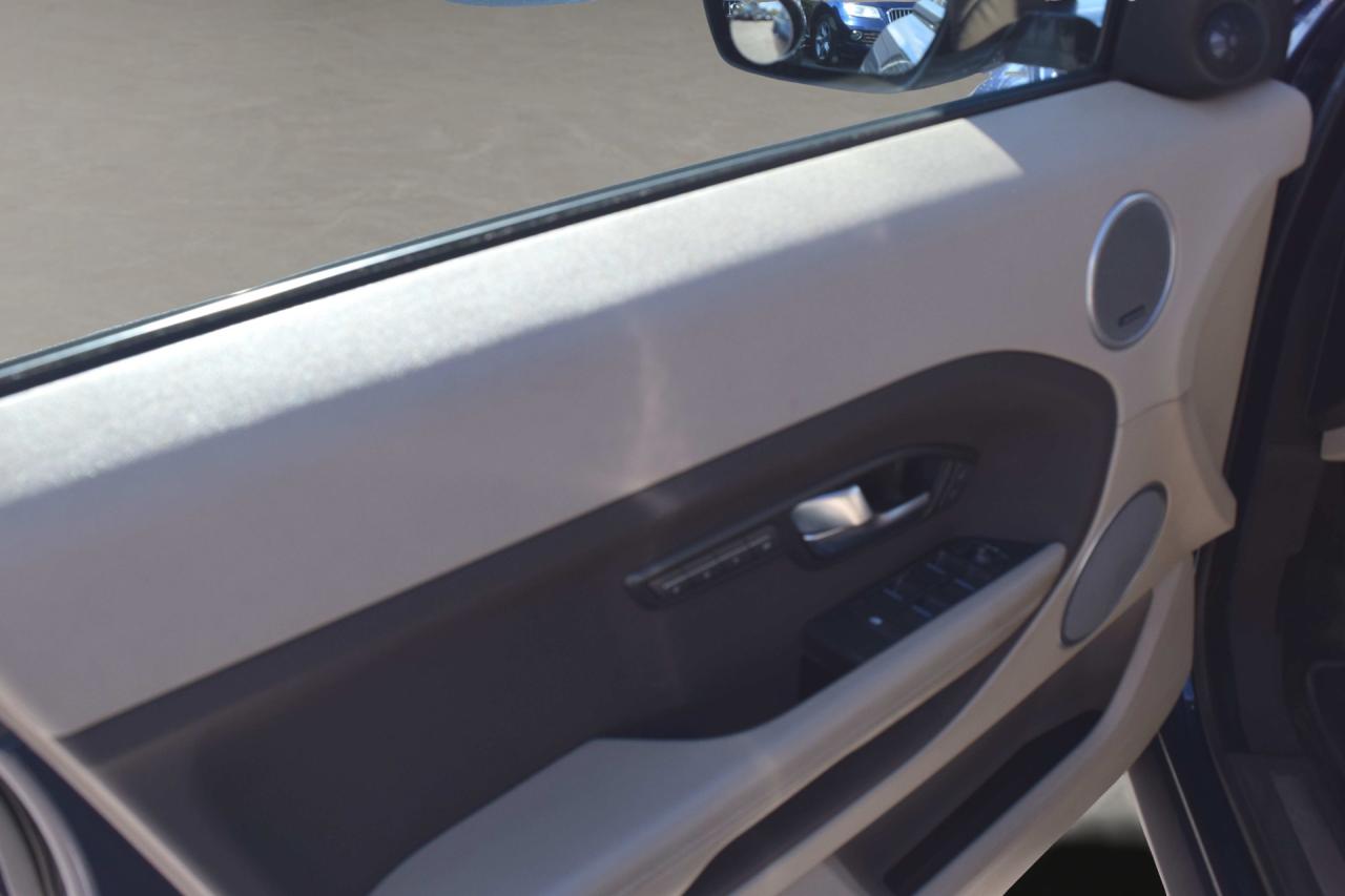 2015 Land Rover Range Rover Evoque Pure City Panoramic Sunroof Navigation Photo