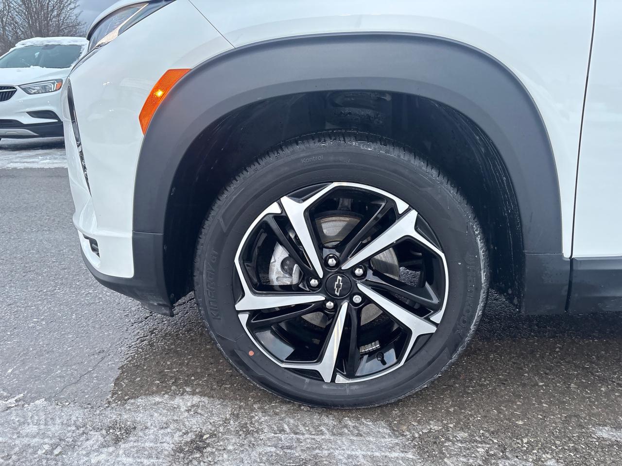 2022 Chevrolet TrailBlazer RS AWD + Sunroof + Tech Pkg + 1 Owner + Low Kms Photo