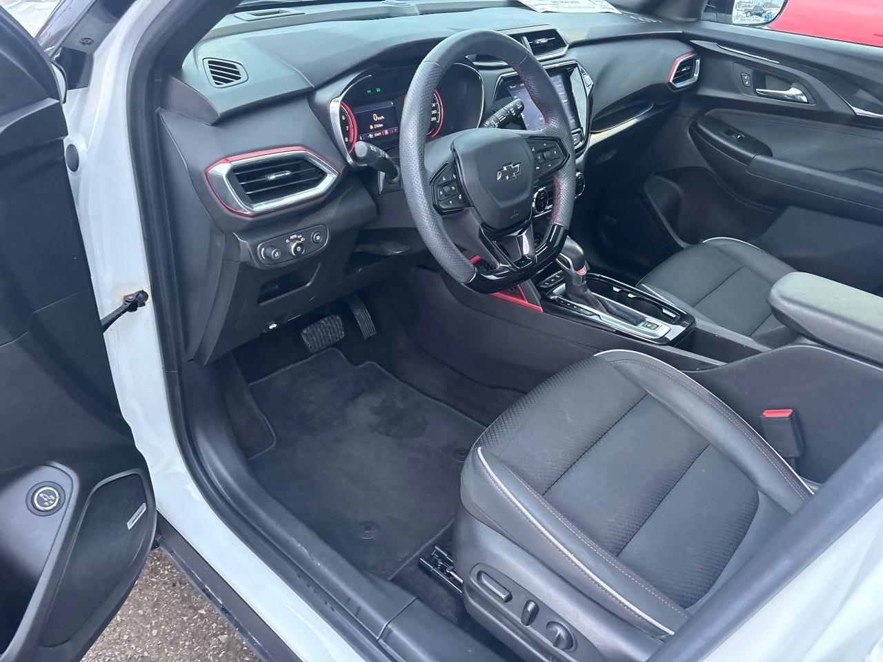 2022 Chevrolet TrailBlazer RS AWD + Sunroof + Tech Pkg + 1 Owner + Low Kms Photo