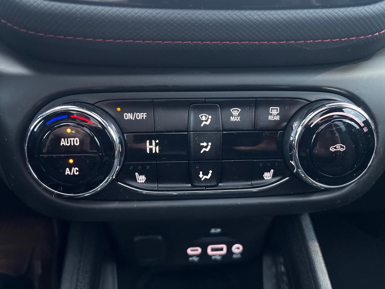 2022 Chevrolet TrailBlazer RS AWD + Sunroof + Tech Pkg + 1 Owner + Low Kms Photo