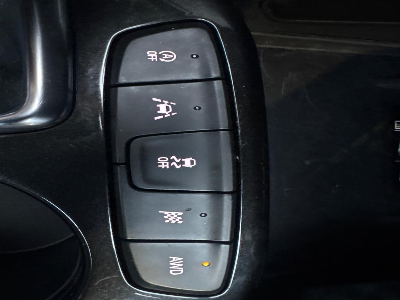 2022 Chevrolet TrailBlazer RS AWD + Sunroof + Tech Pkg + 1 Owner + Low Kms Photo