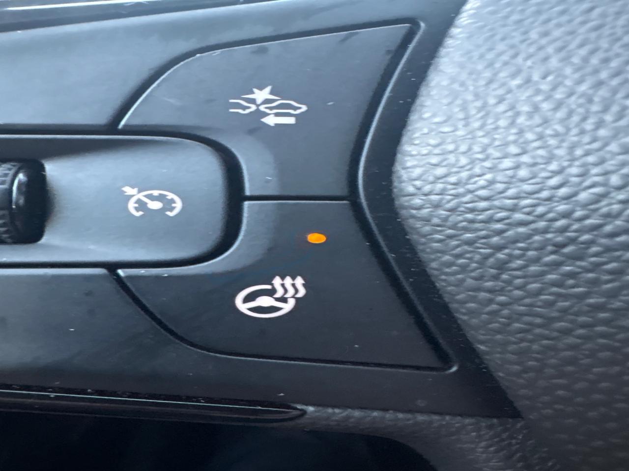 2022 Chevrolet TrailBlazer RS AWD + Sunroof + Tech Pkg + 1 Owner + Low Kms Photo