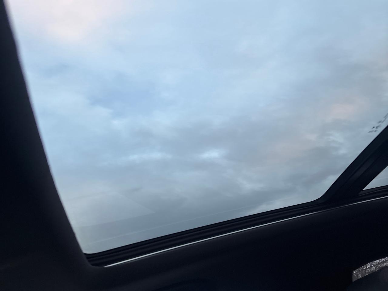 2022 Chevrolet TrailBlazer RS AWD + Sunroof + Tech Pkg + 1 Owner + Low Kms Photo