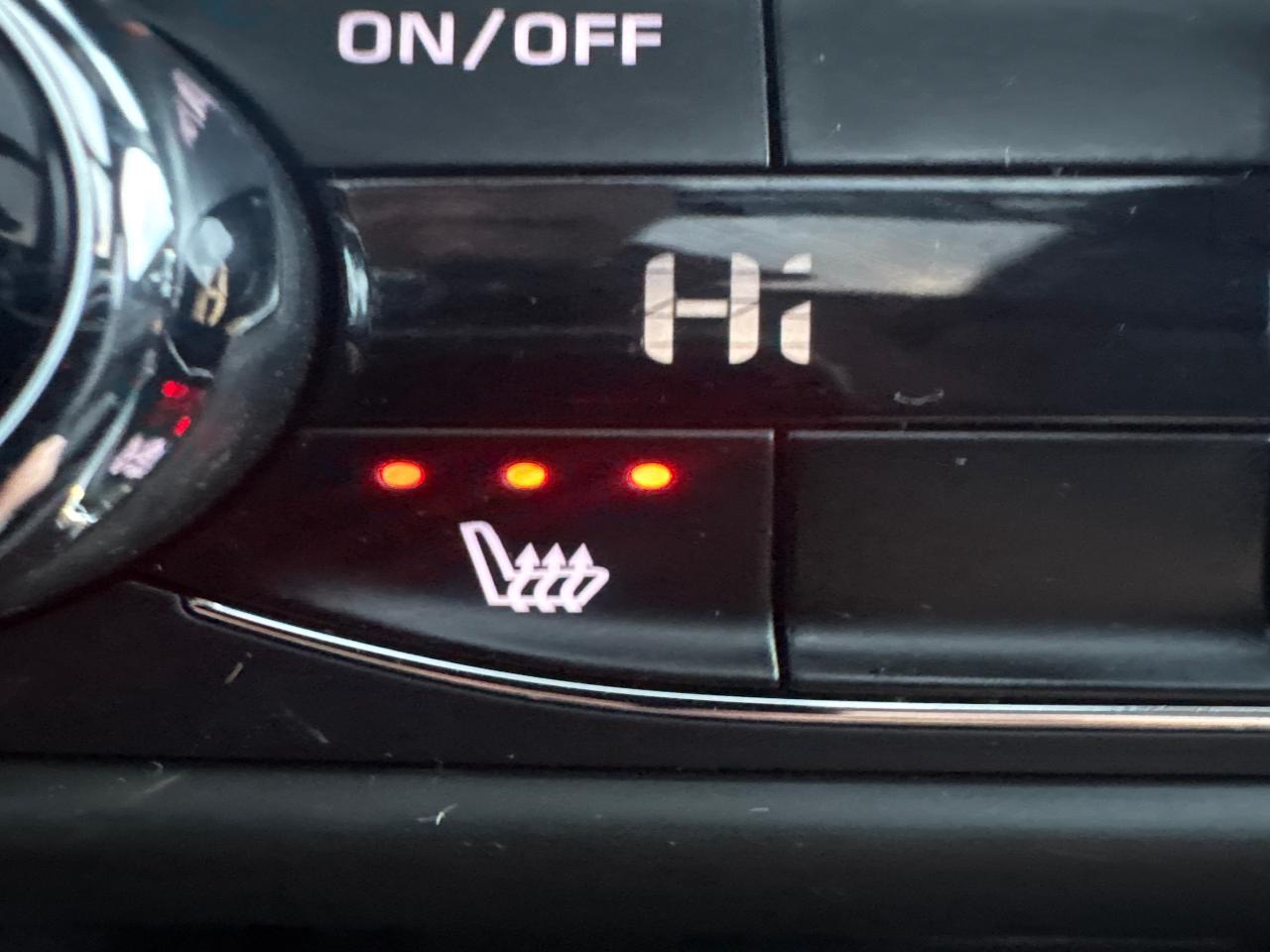 2022 Chevrolet TrailBlazer RS AWD + Sunroof + Tech Pkg + 1 Owner + Low Kms Photo