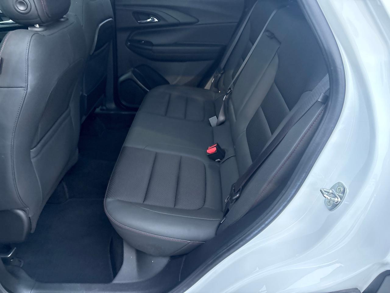 2022 Chevrolet TrailBlazer RS AWD + Sunroof + Tech Pkg + 1 Owner + Low Kms Photo