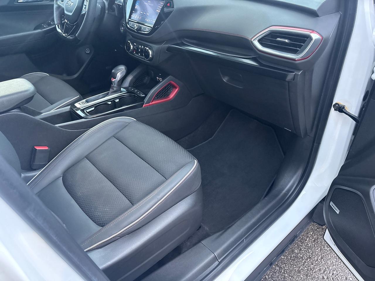 2022 Chevrolet TrailBlazer RS AWD + Sunroof + Tech Pkg + 1 Owner + Low Kms Photo