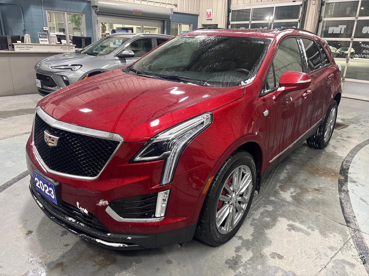 2023 Cadillac XT5 SPORT AWD + Sunroof + Navi + 1 Owner + Low Kms Photo