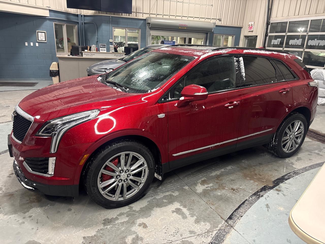 2023 Cadillac XT5 SPORT AWD + Sunroof + Navi + 1 Owner + Low Kms Photo